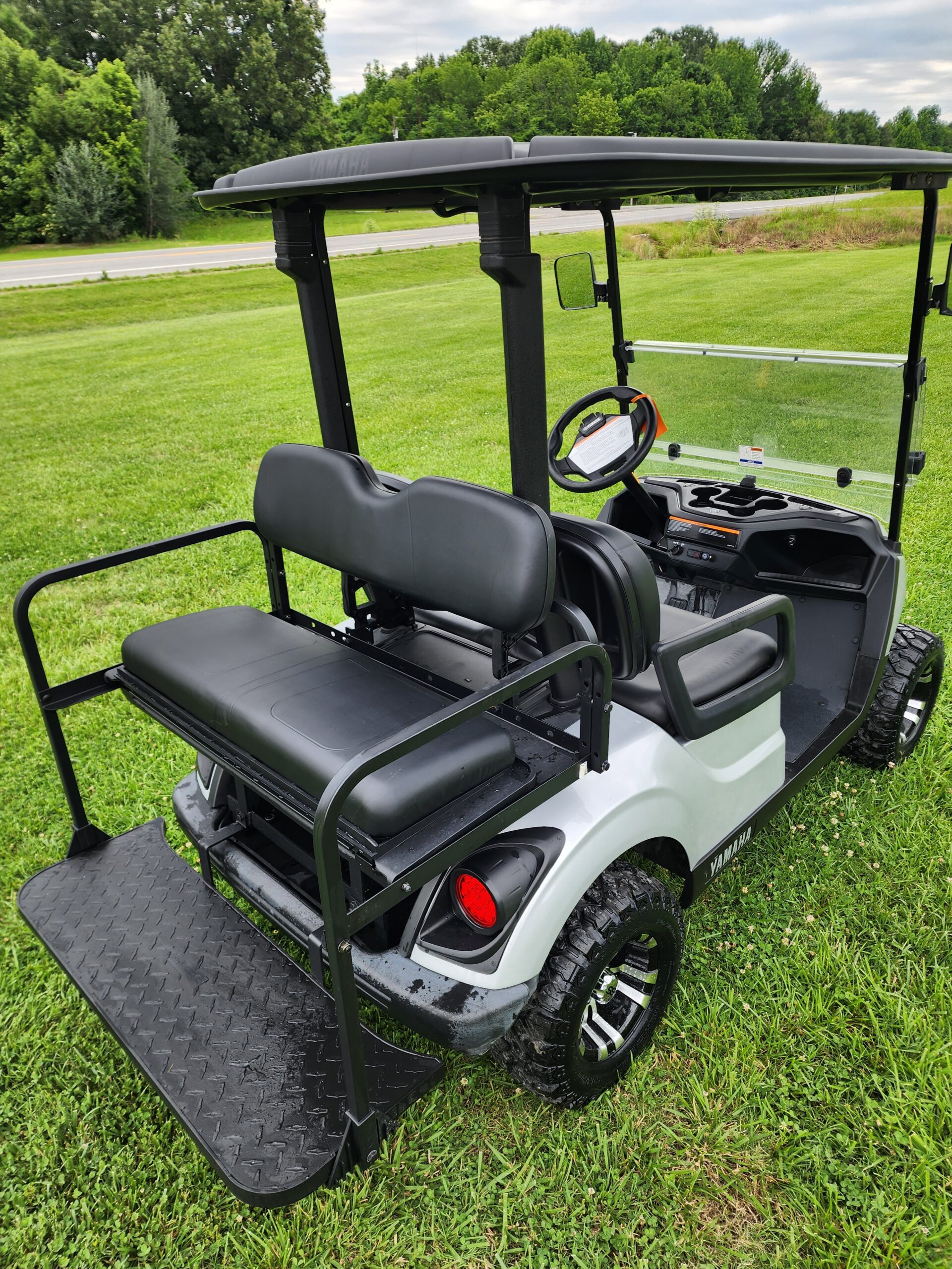 🔥 2021 Yamaha Drive2 – 4 Passenger Lifted EFI Gas Moonstone Silver QuietTech Golf Cart Calvert City🔥 - Image 4