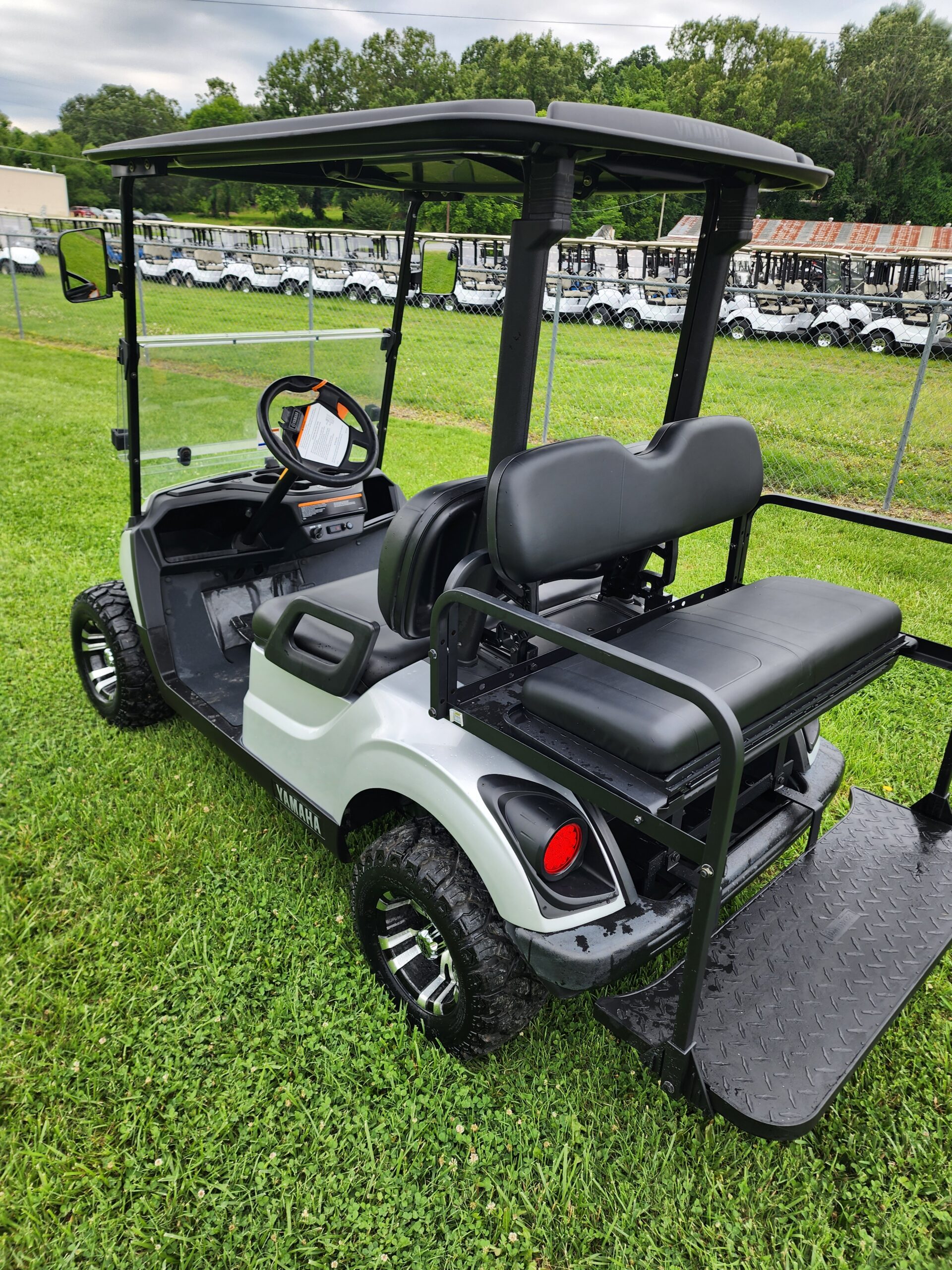 🔥 2021 Yamaha Drive2 – 4 Passenger Lifted EFI Gas Moonstone Silver QuietTech Golf Cart Calvert City🔥 - Image 5