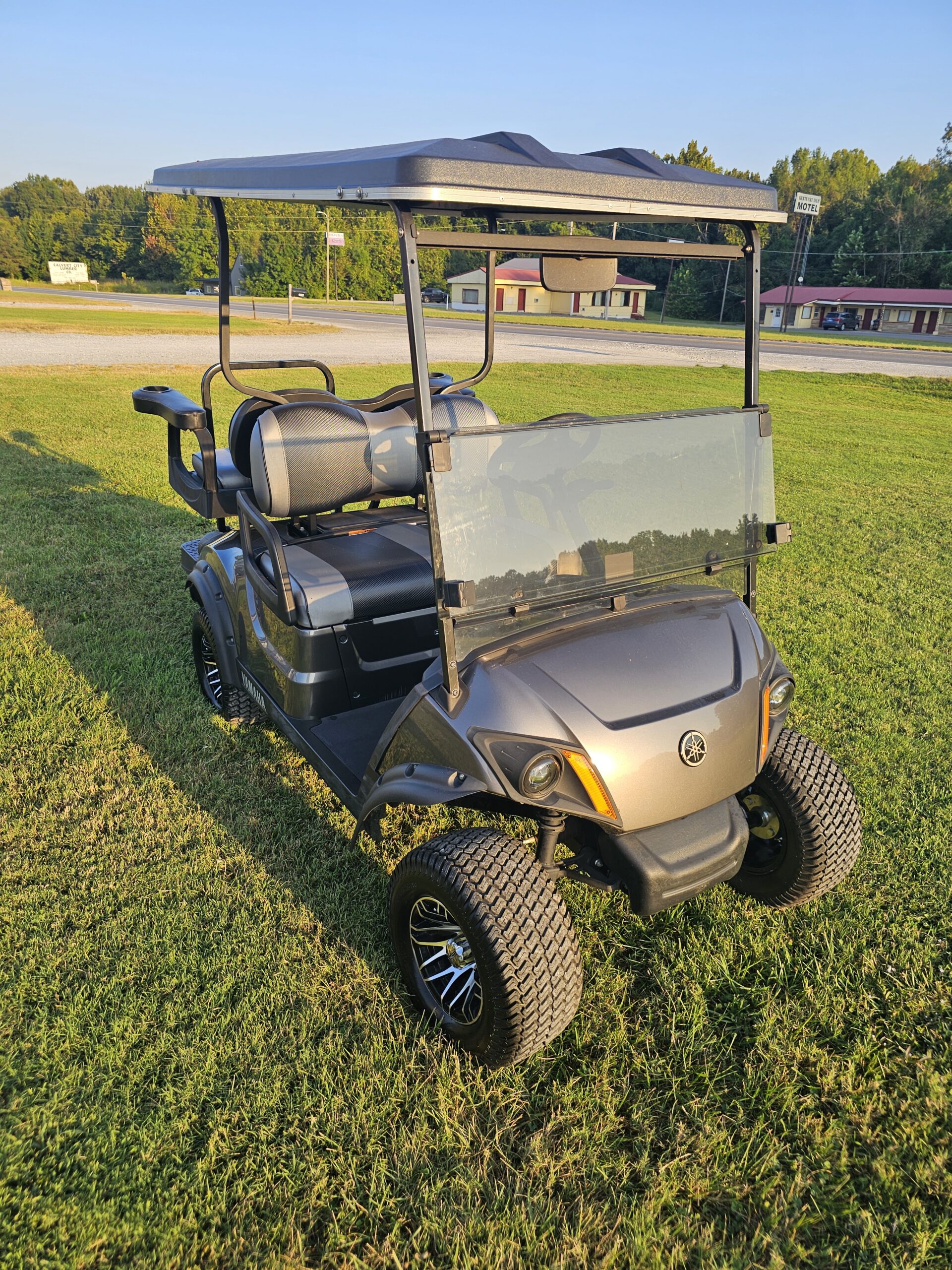 2018 Yamaha Drive2 PTV EFI Quiet-Tech Carbon Metallic 4 Passenger - Image 4